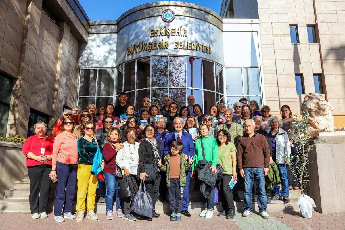Egeli Öğretmenlerden Yılmaz Büyükerşen\'e Ziyaret