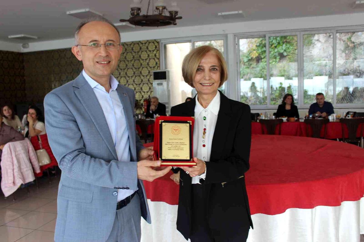 Emekliye ayrılan eğitimci, "Çalışma hayatımda çalışmalarımda yorgunluk duymadım"