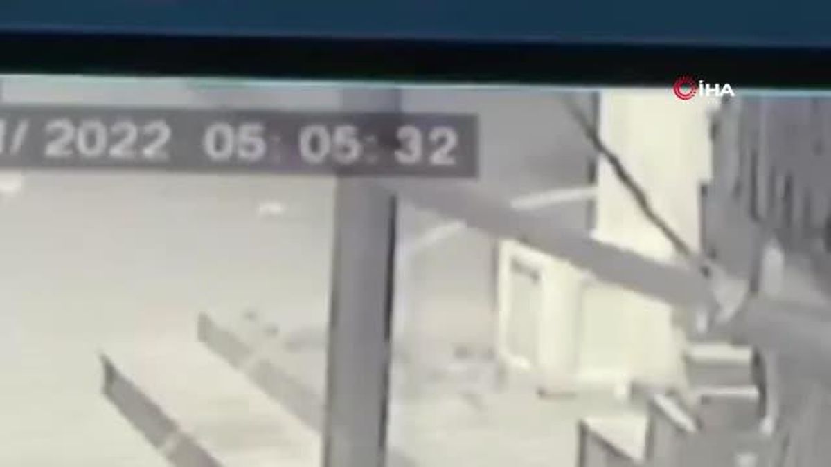 Her gün yüzlerce kişinin su içtiği çeşmenin musluklarını böyle çaldı