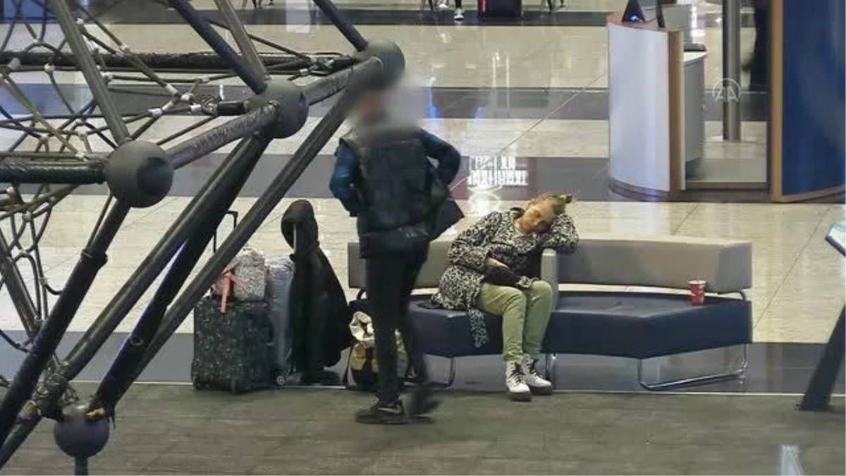 İstanbul Havalimanı\'ndaki cep telefonu hırsızlığı, güvenlik kameralarına yansıdı