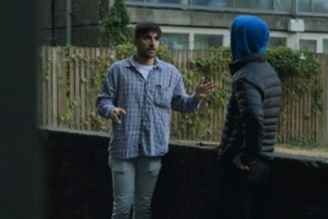 Kadınlar onunla ilişkiye girmeyince, yeniden şekillensin diye yüzündeki tüm kemikleri kırdı Kadınlar onunla ilişkiye girmeyince, yeniden şekillensin diye yüzündeki tüm kemikleri kırdı