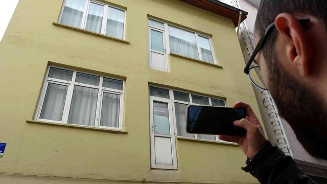 Karadeniz fıkrası gibi apartman! Görenler cep telefonuna sarılıyor Karadeniz fıkrası gibi apartman! Görenler cep telefonuna sarılıyor