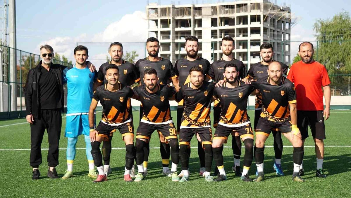 Kayseri Süper Amatör Küme\'de liderler kendinden emin