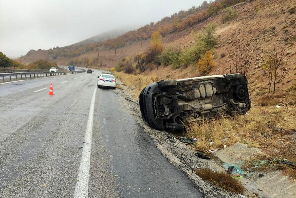 Kontrolden çıkan otomobil devrildi: 2 yaralı