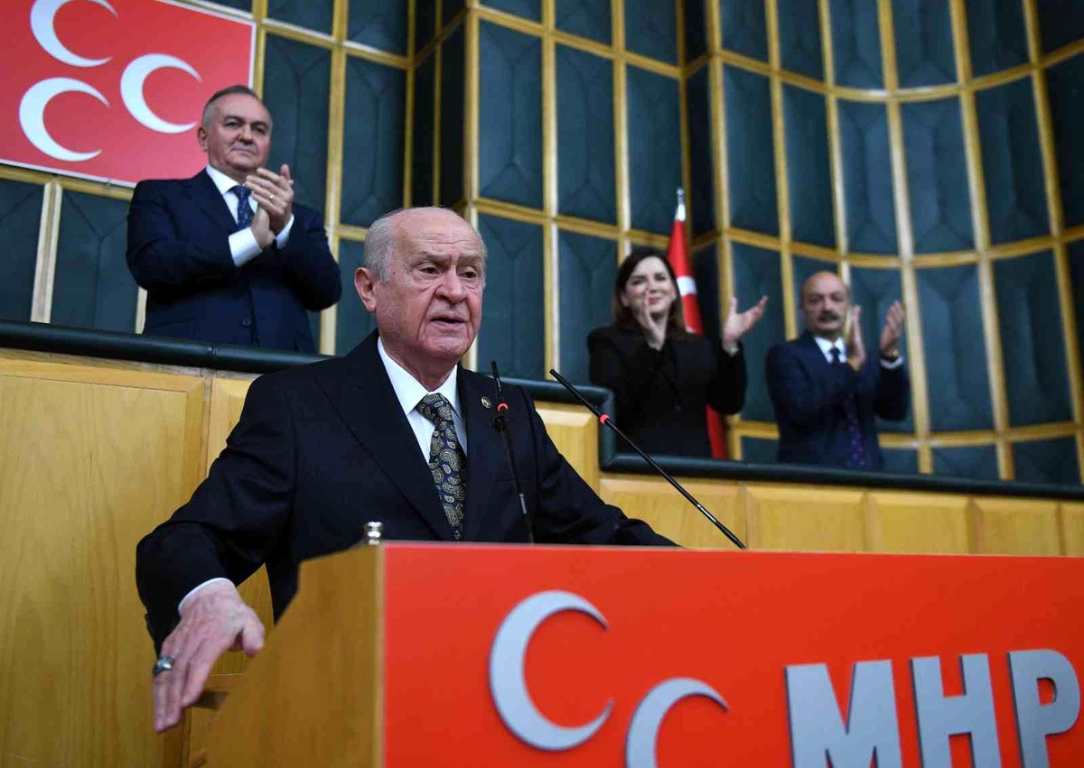 MHP lideri Bahçeli: "AK Parti heyetinin anayasa değişikliğini görüşmek amacıyla Meclis\'te grubu bulunan siyasi partileri ziyaret etmesi de son derece...