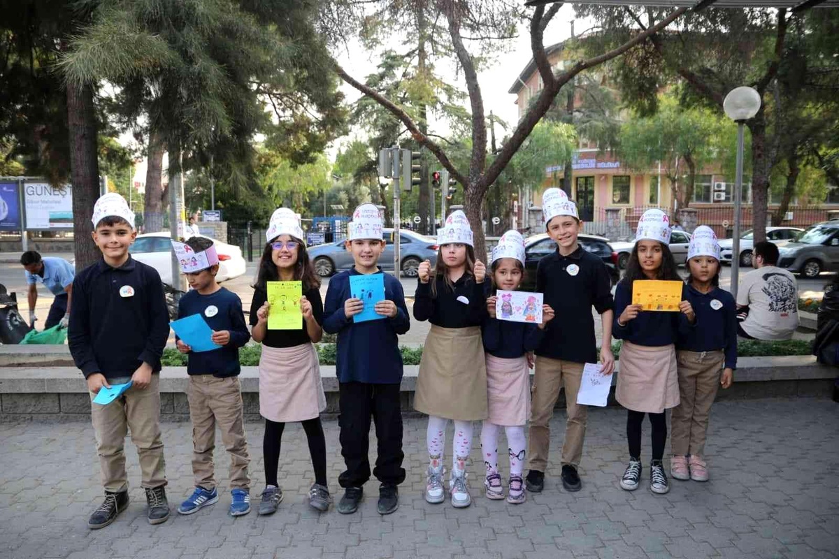 Minik eller, lösemili çocuklar için broşür hazırladı