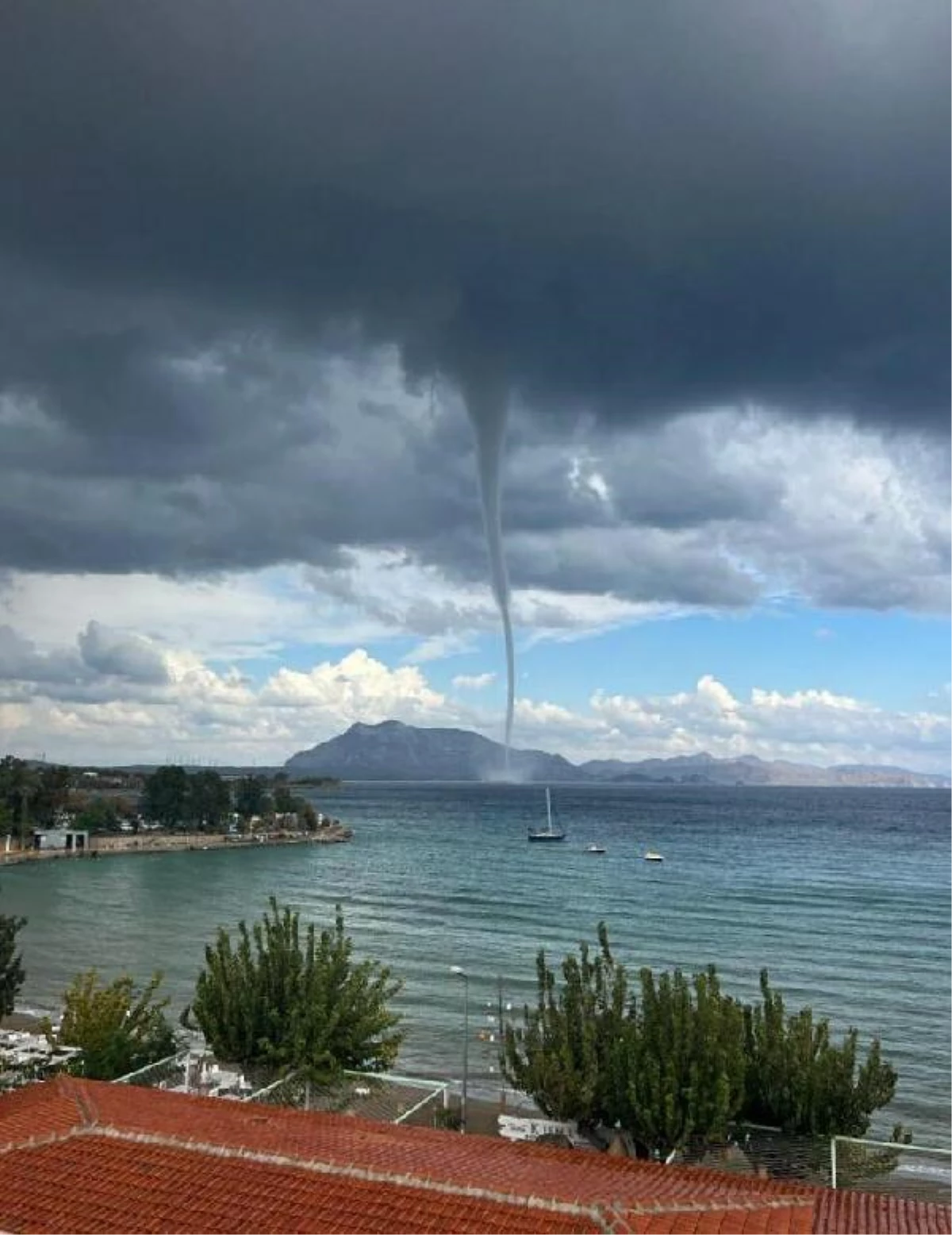 Moments of tornadoes in Datca and Alanya on camera