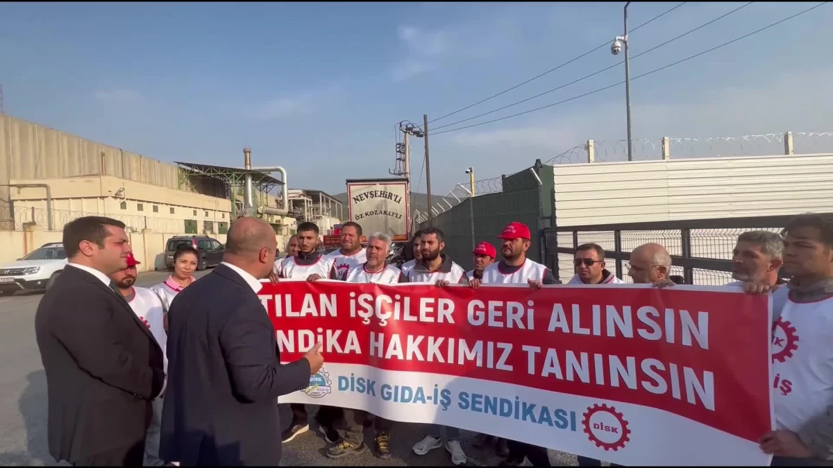 Murat Bakan\'dan Sigara Fabrikası Önünde Direnen İşçilere Destek