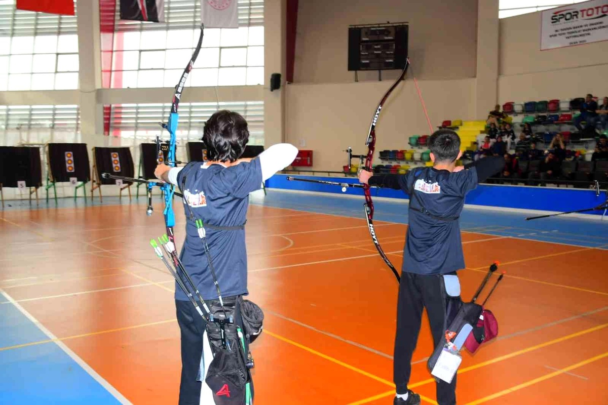 Oklar, Mili Sporcu Ayşenur Aygören anısına atıldı
