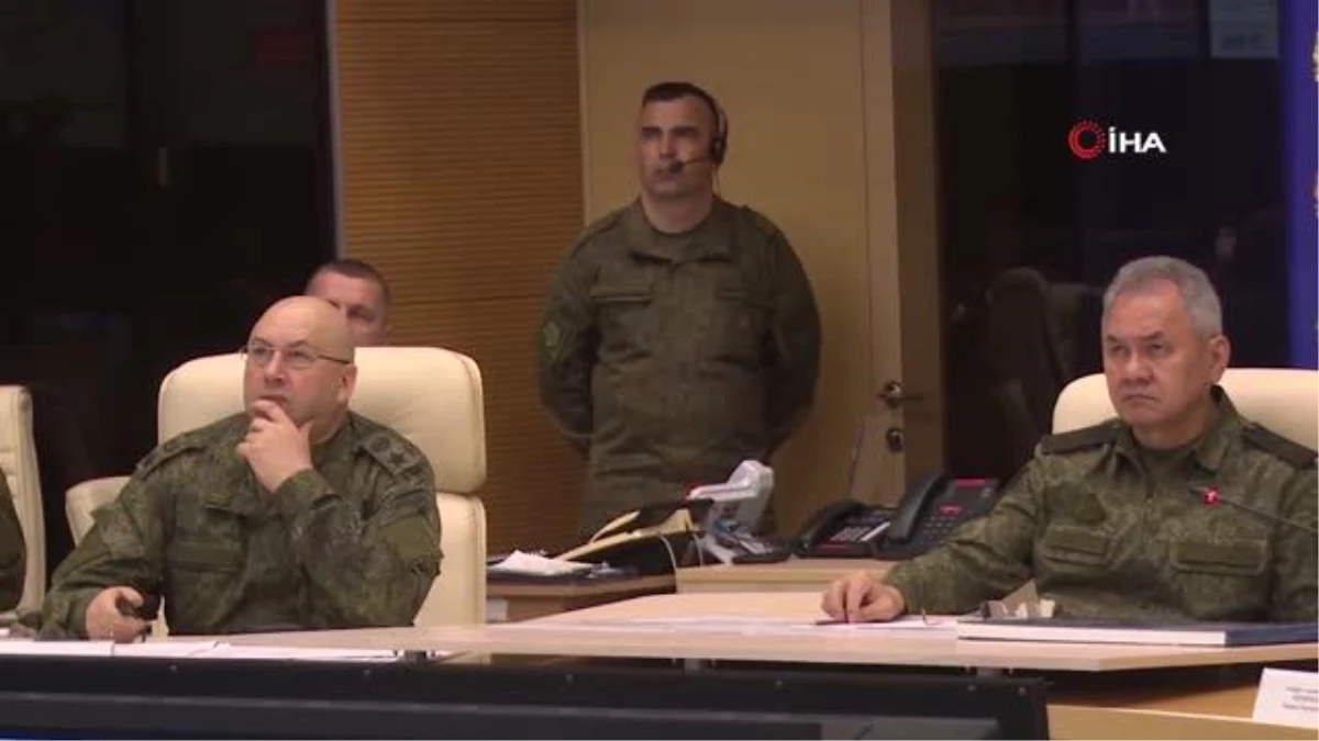 Rusya Savunma Bakanı Şoygu, Ukrayna\'daki Rus birliklerinin komuta ve kontrol merkezini denetledi