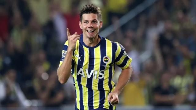 Şenol Güneş, Fenerbahçe'nin yıldızını istiyor! Bir kuruş bonservis ödemeden transfer edebilirler Şenol Güneş, Fenerbahçe'nin yıldızını istiyor! Bir kuruş bonservis ödemeden transfer edebilirler