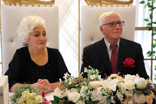 Romantik serseri! 75'lik Ercan amca, sevdiği kadınla evlenebilmek için huzurevine yerleşti Romantik serseri! 75'lik Ercan amca, sevdiği kadınla evlenebilmek için huzurevine yerleşti