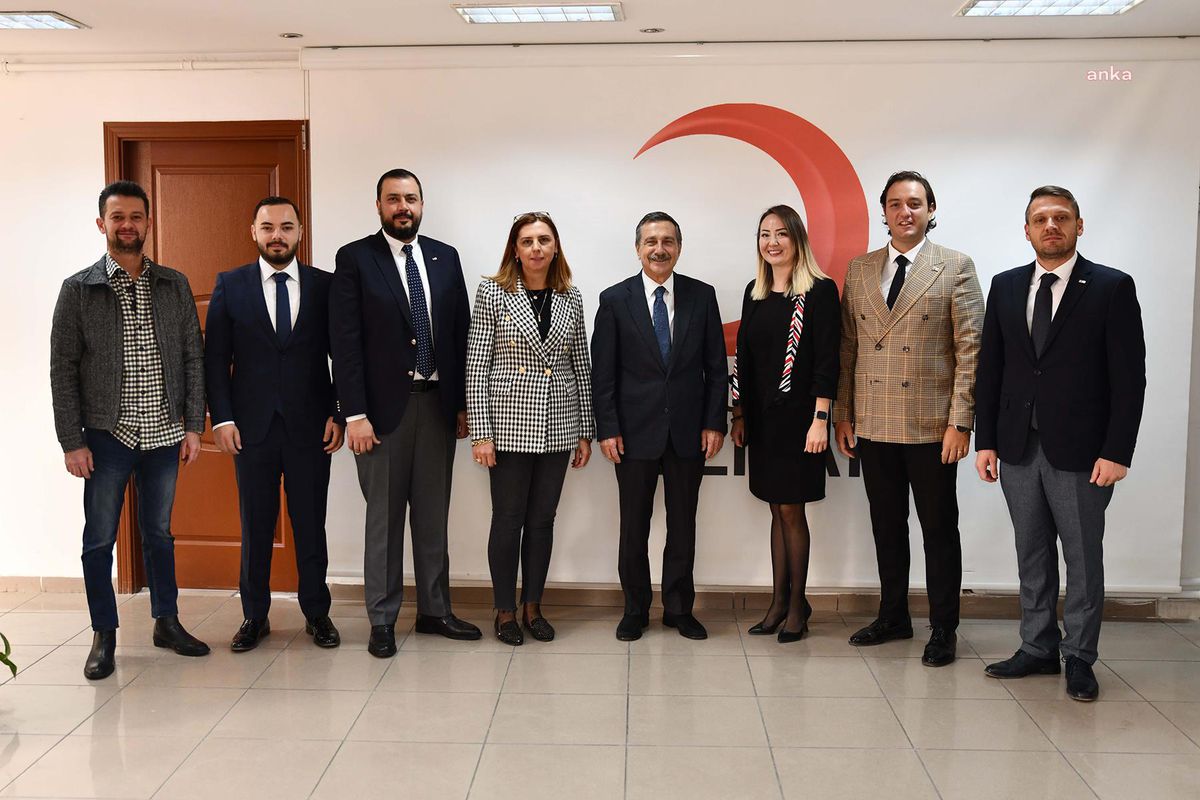 Tepebaşı Belediye Başkanı Ataç\'tan Türk Kızılay\'a Ziyaret