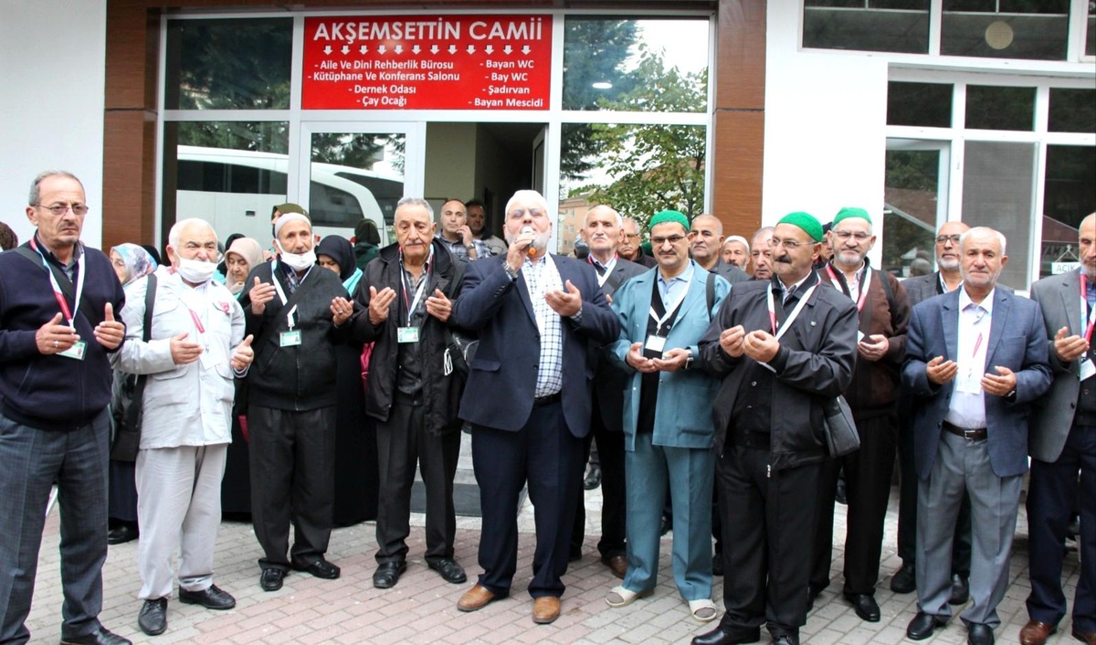 Ümre kafilesi dualarla uğurlandı