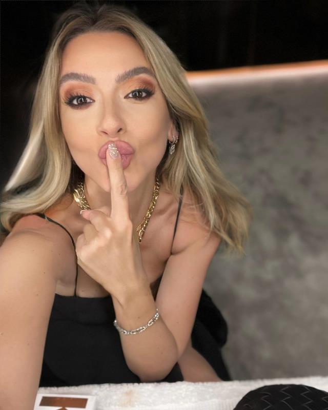 Ünlü şarkıcı Hadise güzellik sırlarını verdi: Saçlarımı 10 günde 1 yıkıyorum Ünlü şarkıcı Hadise güzellik sırlarını verdi: Saçlarımı 10 günde 1 yıkıyorum