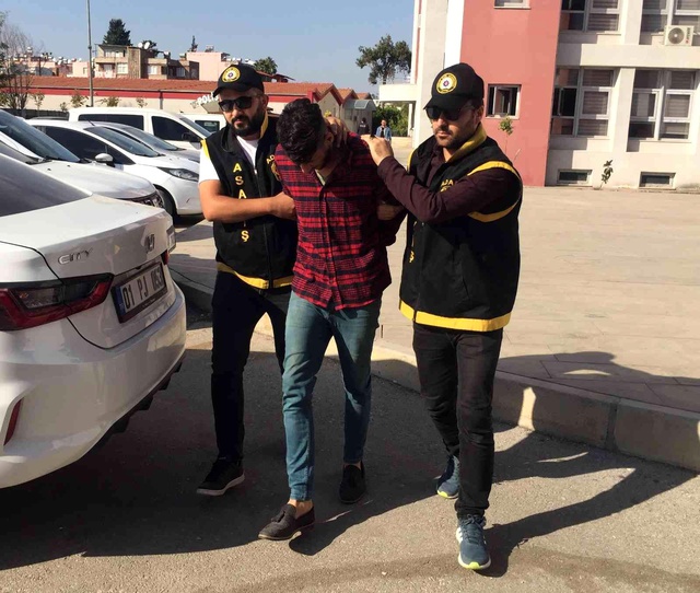 Yaşlı kadının ağzını kapatıp telefon ve cüzdanını gasp ettiler Yaşlı kadının ağzını kapatıp telefon ve cüzdanını gasp ettiler