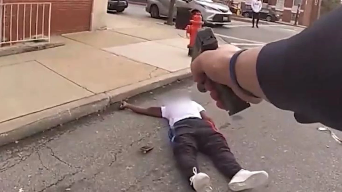 ABD polisi, bıçaklı saldırganı bir şarjör mermiyle durdurdu