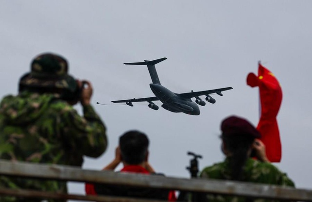 Airshow China'da Sergilenen Çeşitli Uçak ve Ekipmanlar