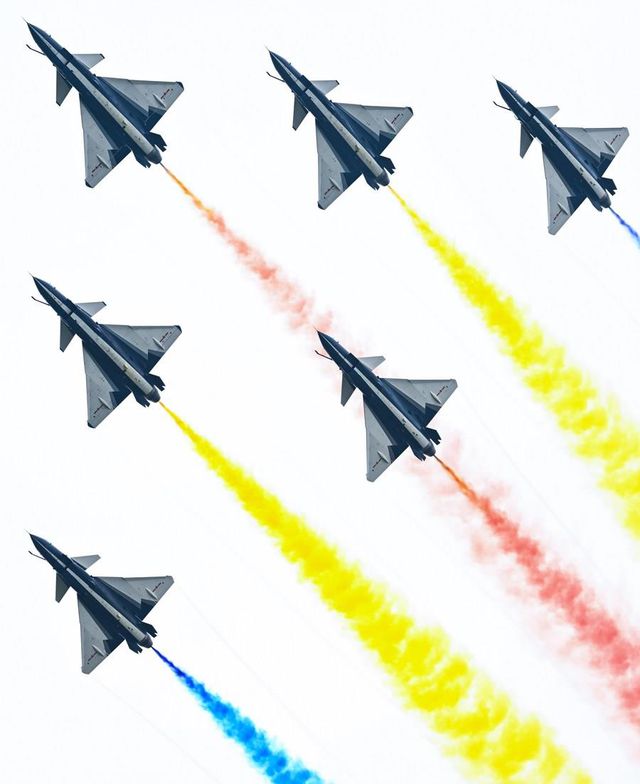 Airshow China'da Sergilenen Çeşitli Uçak ve Ekipmanlar