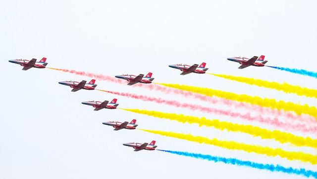 Airshow China'da Sergilenen Çeşitli Uçak ve Ekipmanlar