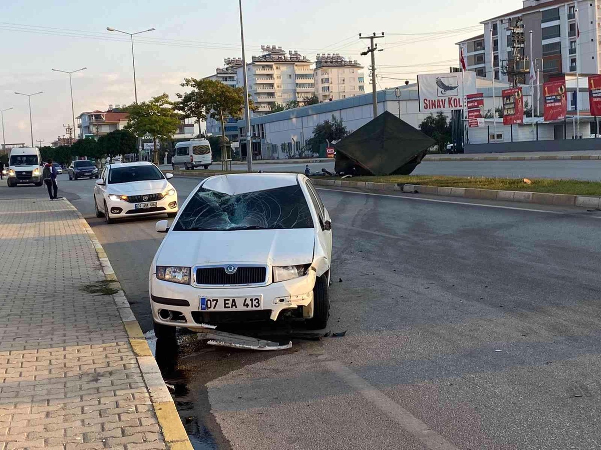 Antalya\'da otomobil sulama deposuna çarptı: 1 yaralı