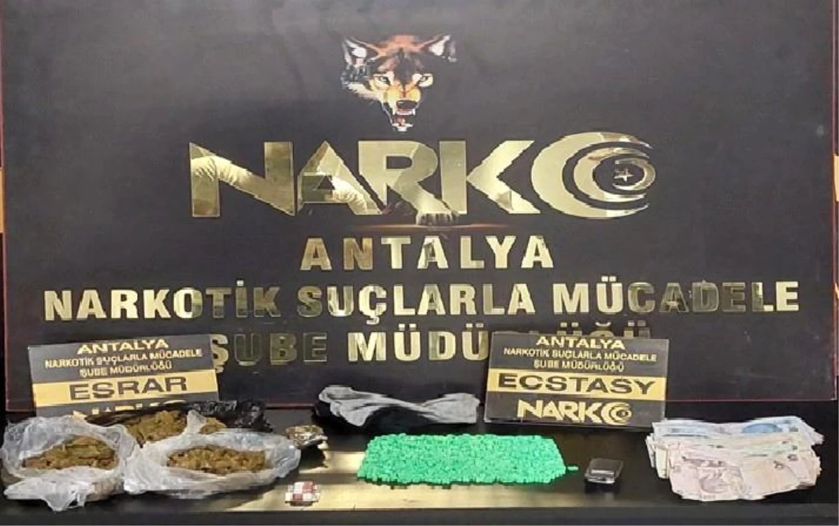 Antalya\'da piyasaya sürülmeye çalışılan 9 kilo eroin polise takıldı