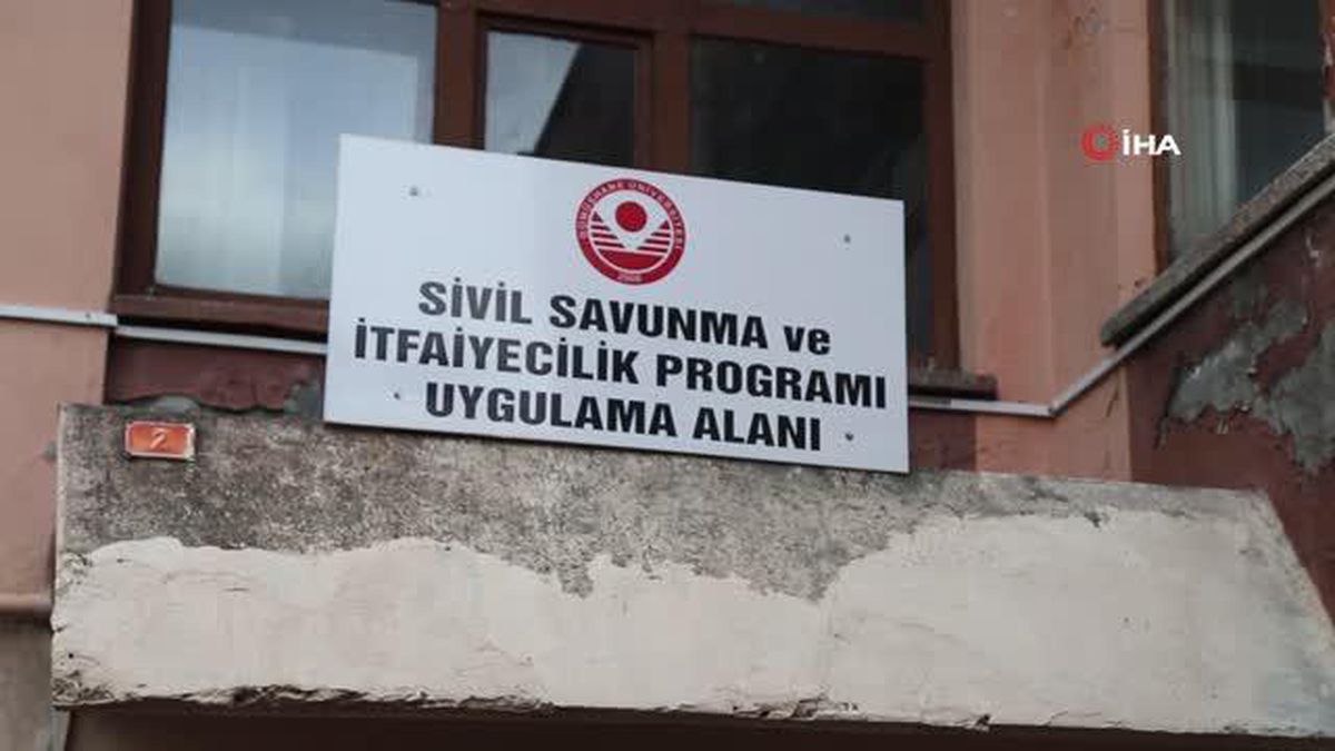Arama kurtarma köpekleriyle uygulamalı eğitim veren tek üniversite geleceğin eğitmenlerini yetişiyor