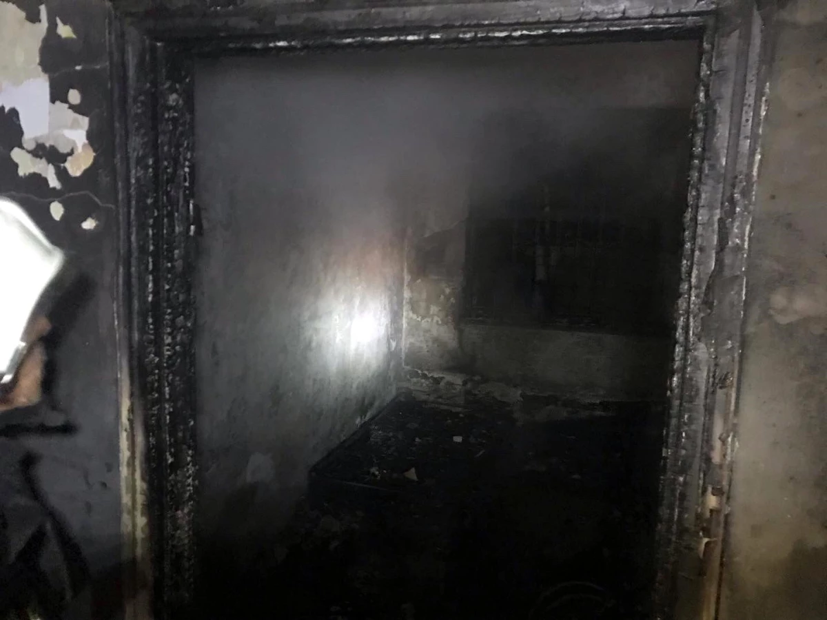 Artvin\'in Arhavi ilçesinde bir evde çıkan yangında 5 çocuk dumandan etkilendi