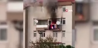 Balkonda başlayan yangın eve sıçradı