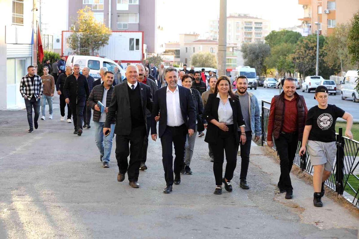 Başkan Sandal: "Bayraklı\'yı sokaktan yönetiyoruz"