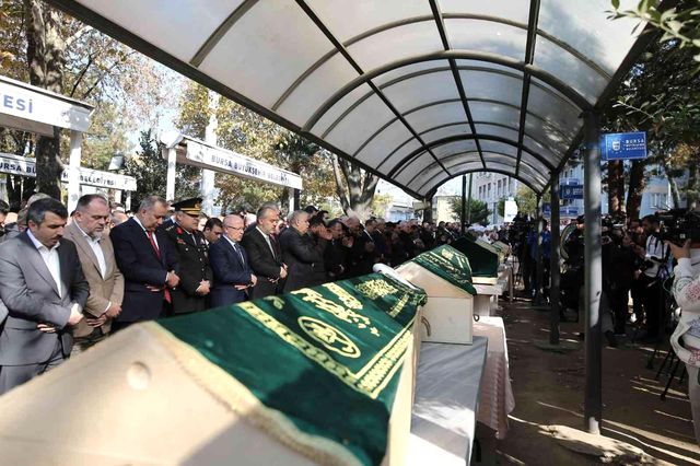 Bursa'da büyük acı...9 tabut yanyana Bursa'da büyük acı...9 tabut yanyana