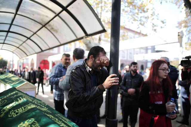 Bursa'da büyük acı...9 tabut yanyana Bursa'da büyük acı...9 tabut yanyana