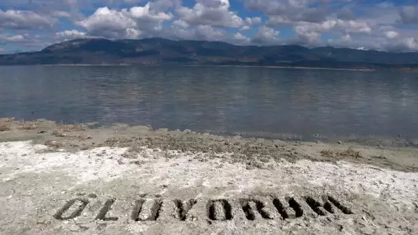 ÇEKİLME OLAN BURDUR GÖLÜ'NDE İSKELE, 18 METRE UZAKLAŞTI