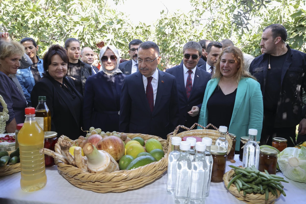 Cumhurbaşkanı Yardımcısı Oktay, KKTC\'de kadın üretici ve girişimcilerle bir araya geldi