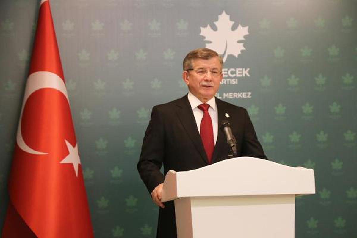 Davutoğlu: Başörtüsü meselesi bir an önce çözüme kavuşturulmalı