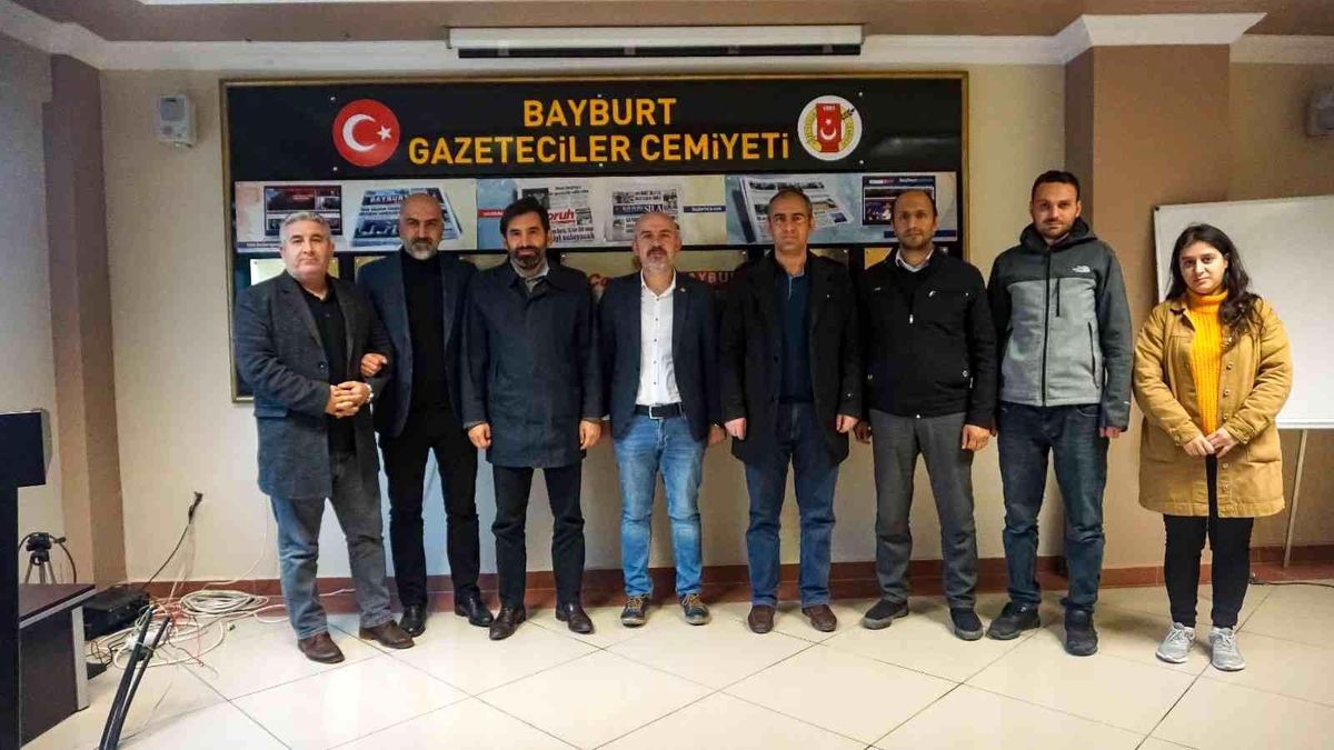 Doç. Dr. Develi, ekonomiye yönelik açıklamalarda bulunarak, Bayburt\'a dair görüşlerini paylaştı
