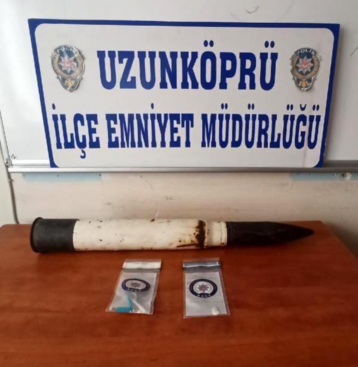 Edirne\'de bir evde havan topu mermisi ve uyuşturucu ele geçirildi
