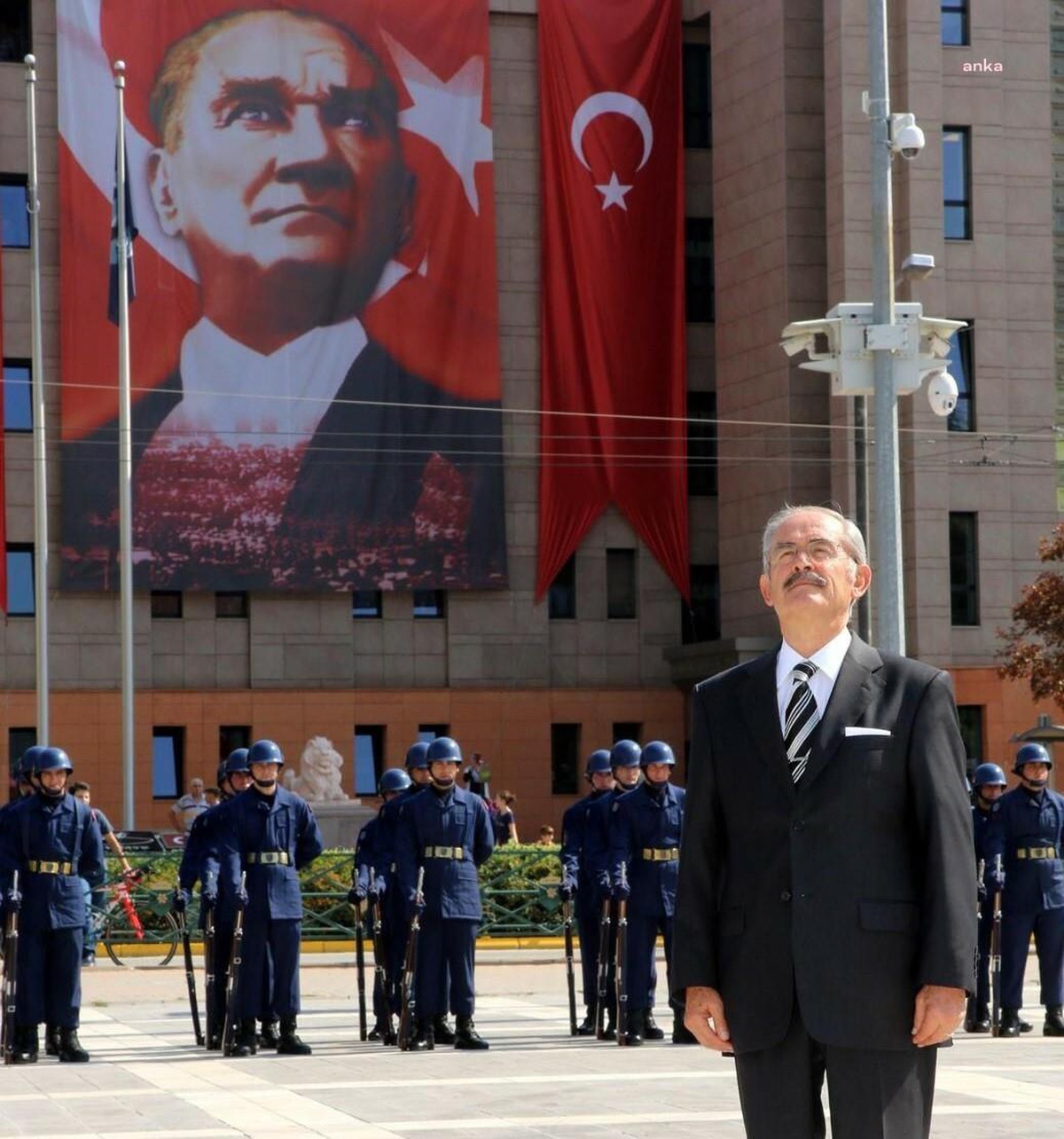 Eskişehir Büyükşehir Belediye Başkanı Yılmaz Büyükerşen\'den 10 Kasım Mesajı