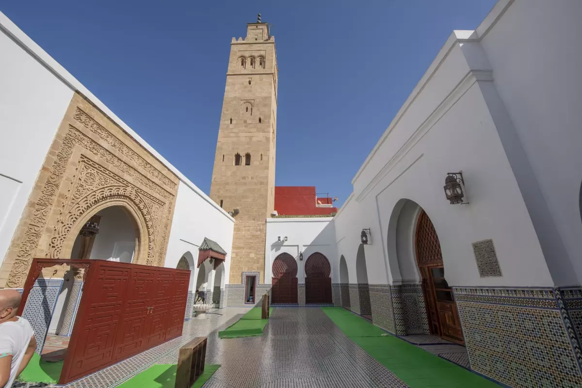 Fas\'ın "Ulu Camisi"nde yüzyıllara dayanan ders halkaları devam ediyor