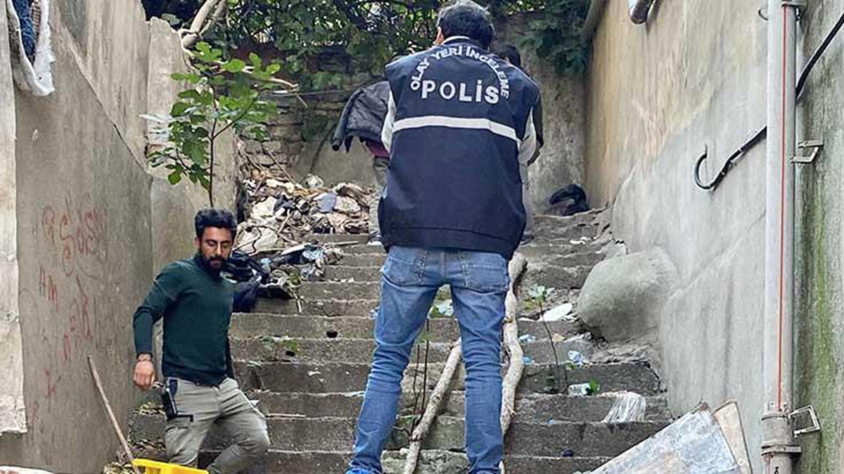 Fatih\'ten gelen ihbar ekipleri harekete geçirdi! Terk edilmiş gecekonduda insan kafatası ve kemikleri bulundu