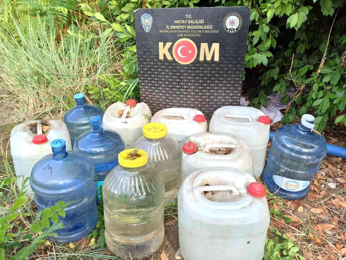 Hatay\'da 1 ton 672 kilogram kaçak içki ele geçirildi