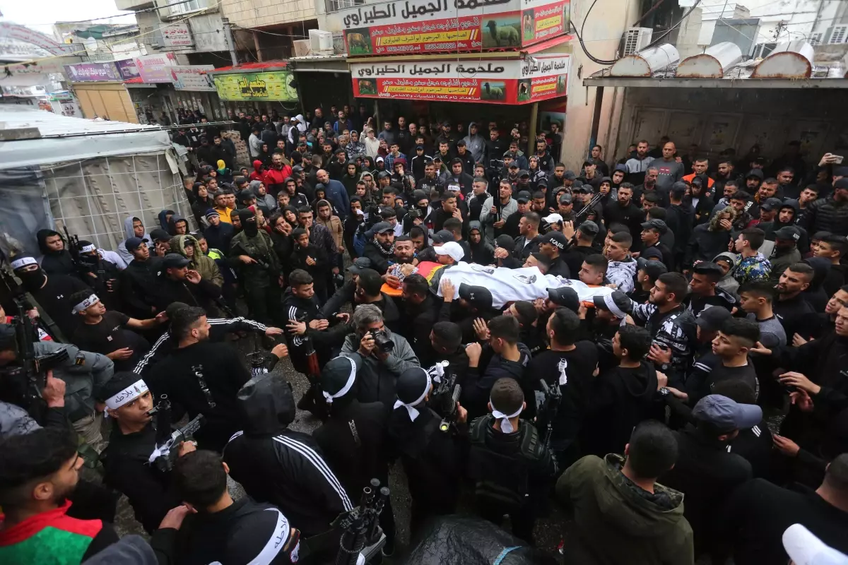 İsrail güçlerince Nablus'ta öldürülen Filistinlinin cenazesi toprağa verildi