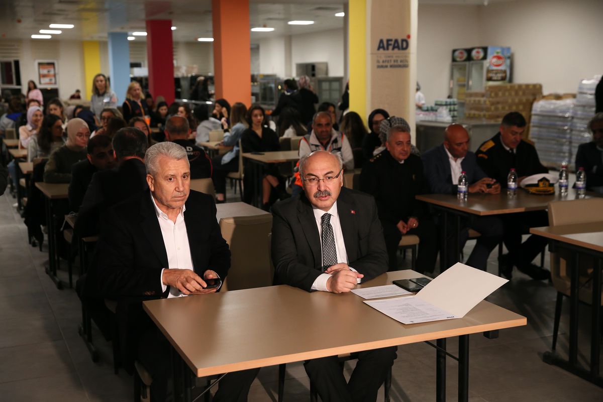 'Deprem Anı, Çök Kapan Tutun ve Tahliye Tatbikatı'