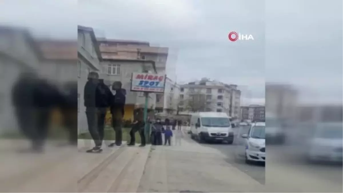 Kaçırdığı kızın yakınlarının kapıları kilitleyip ateşe verdiği dükkandan son anda kurtuldu