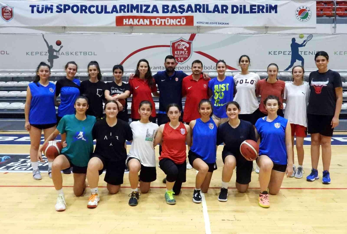 Kepez\'in kız basketbol takımı şampiyonluğa yürüyor