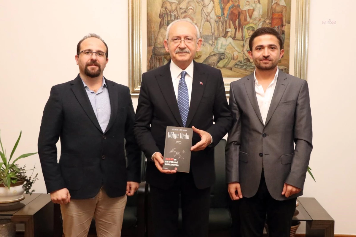 Kılıçdaroğlu, "Gölge Ordu-Sadat\'ın Sır Perdesi Aralanıyor" Kitabının Yazarları ile Görüştü