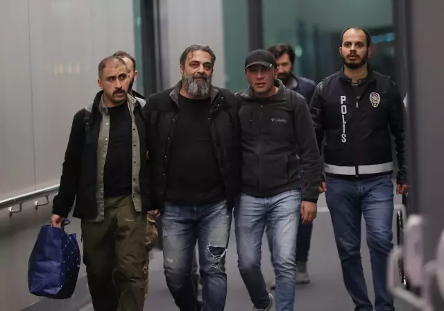 Kırmızı bültenle aranırken Arnavutluk'ta yakalanan Salih Akkurt Türkiye'ye getirildi