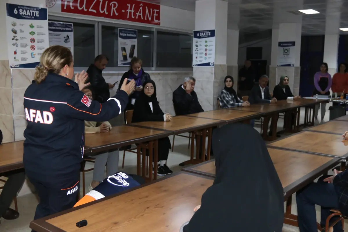 Konya ve çevre illerde "Deprem Anı, Çök Kapan Tutun ve Tahliye" tatbikatı yapıldı