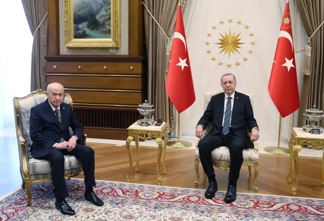Külliye'de sürpriz zirve! Cumhurbaşkanı Erdoğan, ittifak ortağı Bahçeli'yi kabul etti Külliye'de sürpriz zirve! Cumhurbaşkanı Erdoğan, ittifak ortağı Bahçeli'yi kabul etti