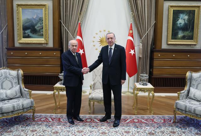 Külliye'de sürpriz zirve! Cumhurbaşkanı Erdoğan, ittifak ortağı Bahçeli'yi kabul etti Külliye'de sürpriz zirve! Cumhurbaşkanı Erdoğan, ittifak ortağı Bahçeli'yi kabul etti